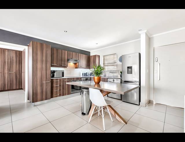 2 BEDROOM APARTMENT FOR SALE IN SANDOWN